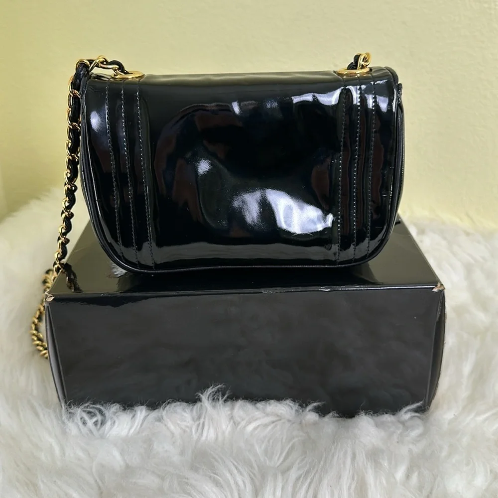 💯Authentic Chanel Black Patent Leather Chain Mini Bag🍀